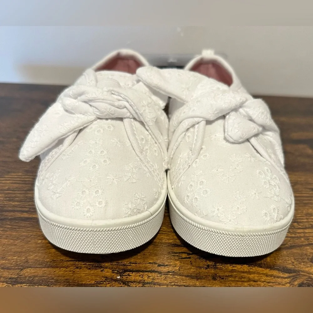 Osh Kosh Bgosh Toddler Girls White Floral Slip On Shoes NWT Various Sizes